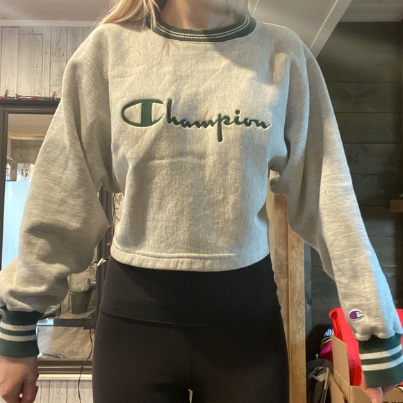 Champion Crop Sweater - Picture 2 of 4